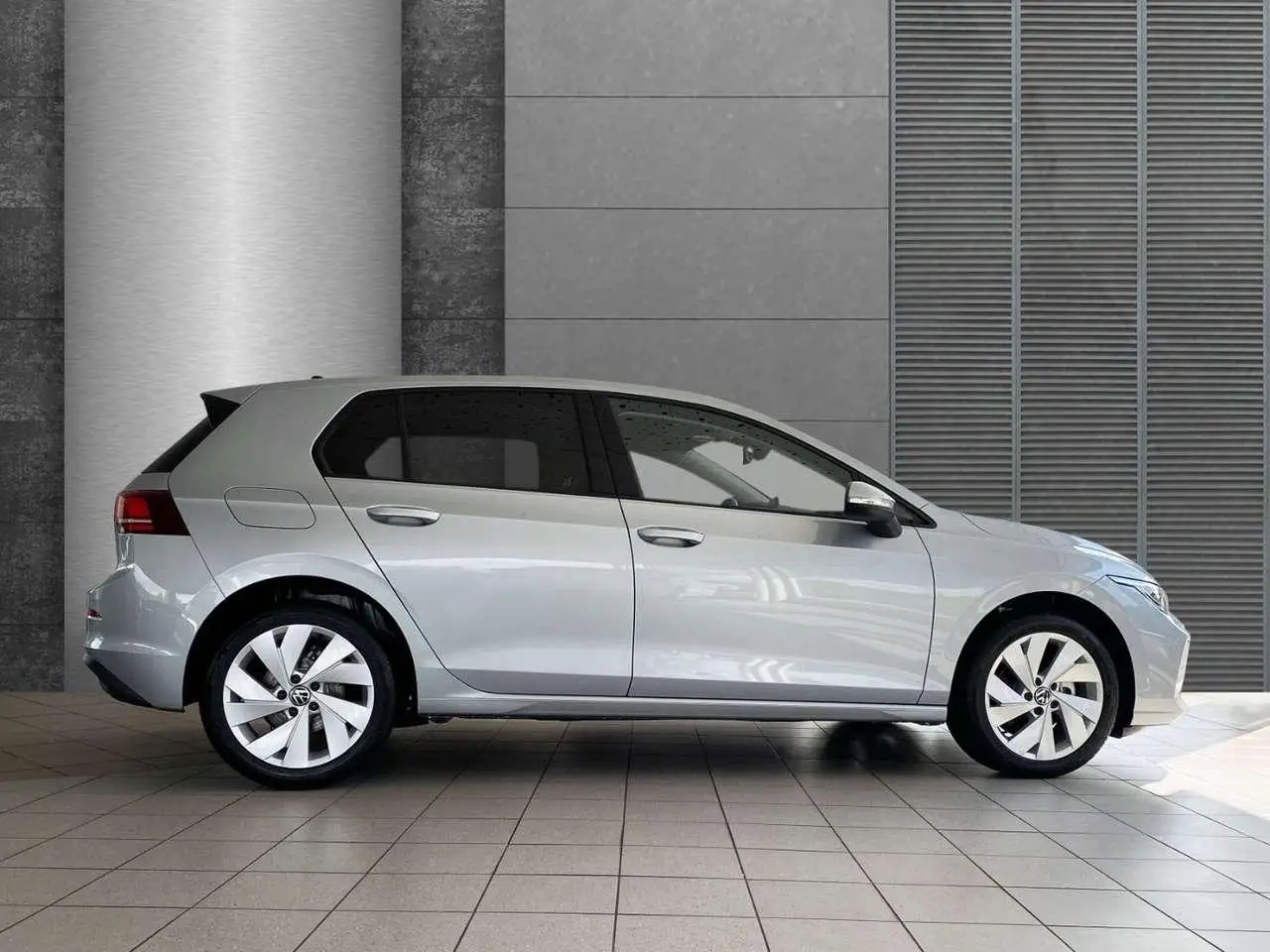 Photo 1 : Volkswagen Golf 2024 Petrol