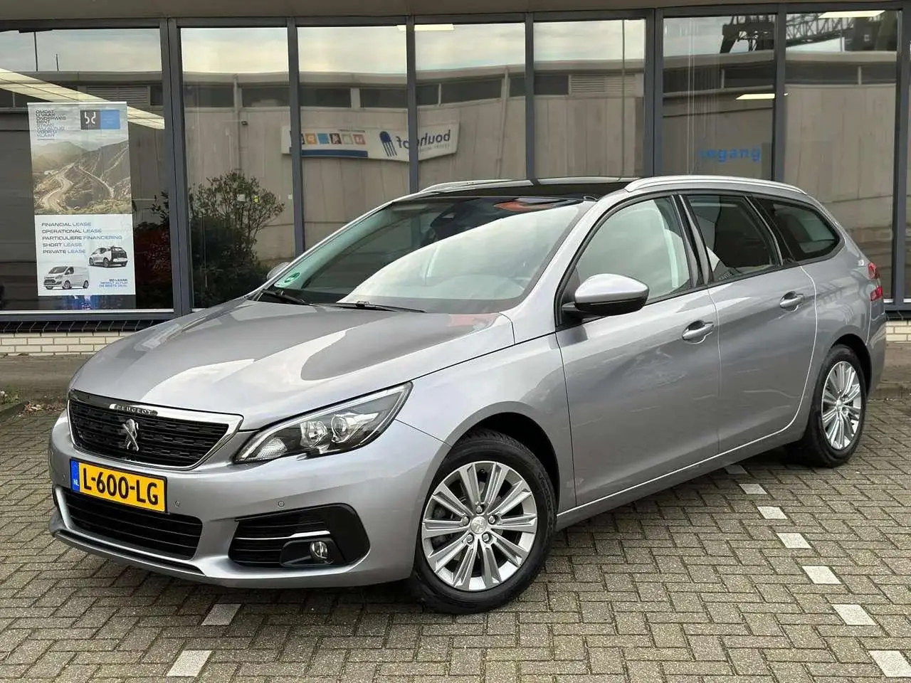 Photo 1 : Peugeot 308 2020 Petrol