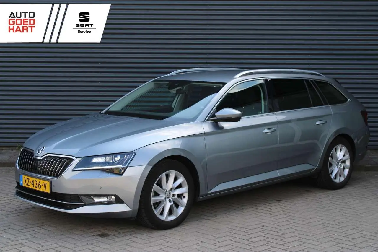 Photo 1 : Skoda Superb 2019 Petrol