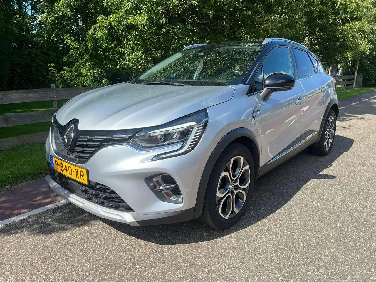 Photo 1 : Renault Captur 2021 Essence