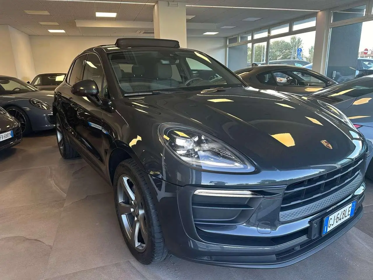 Photo 1 : Porsche Macan 2022 Essence