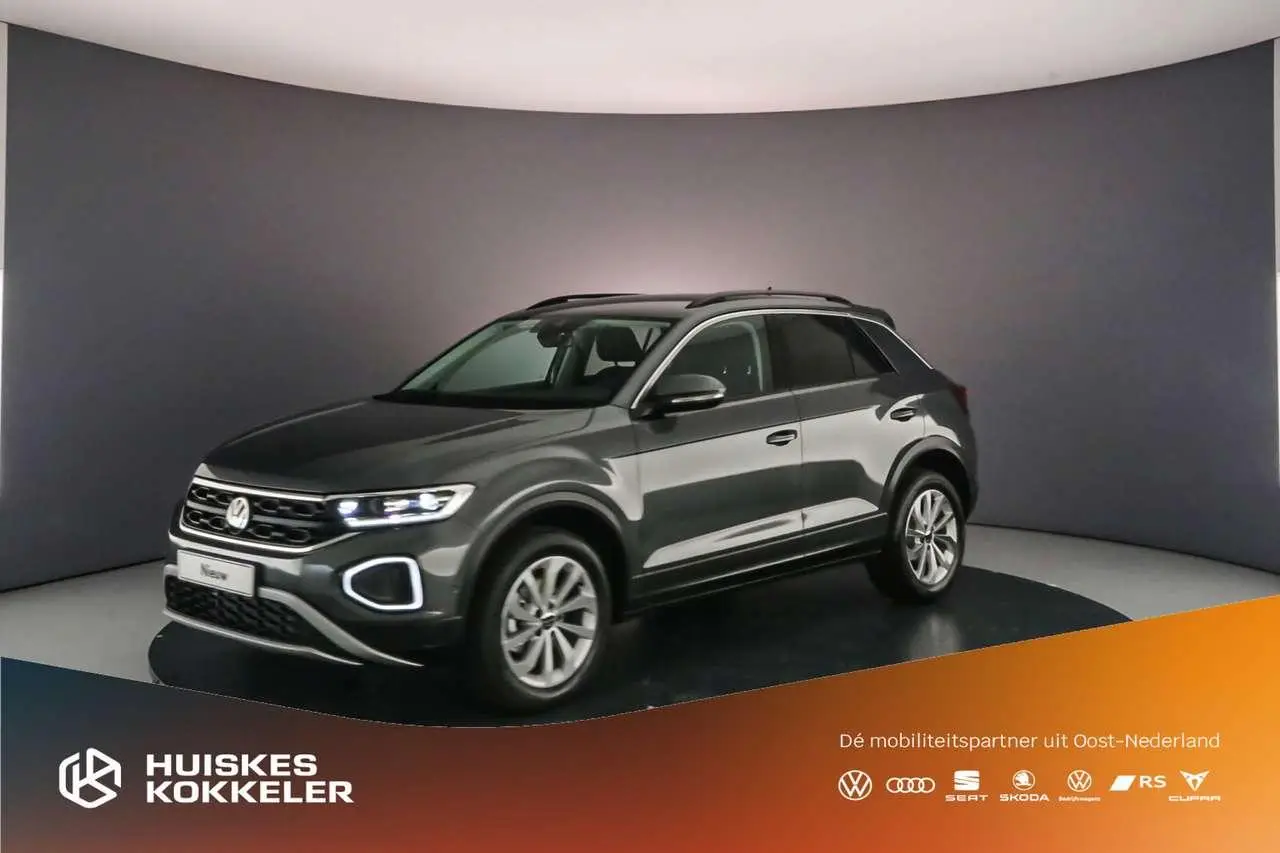 Photo 1 : Volkswagen T-roc 2024 Essence