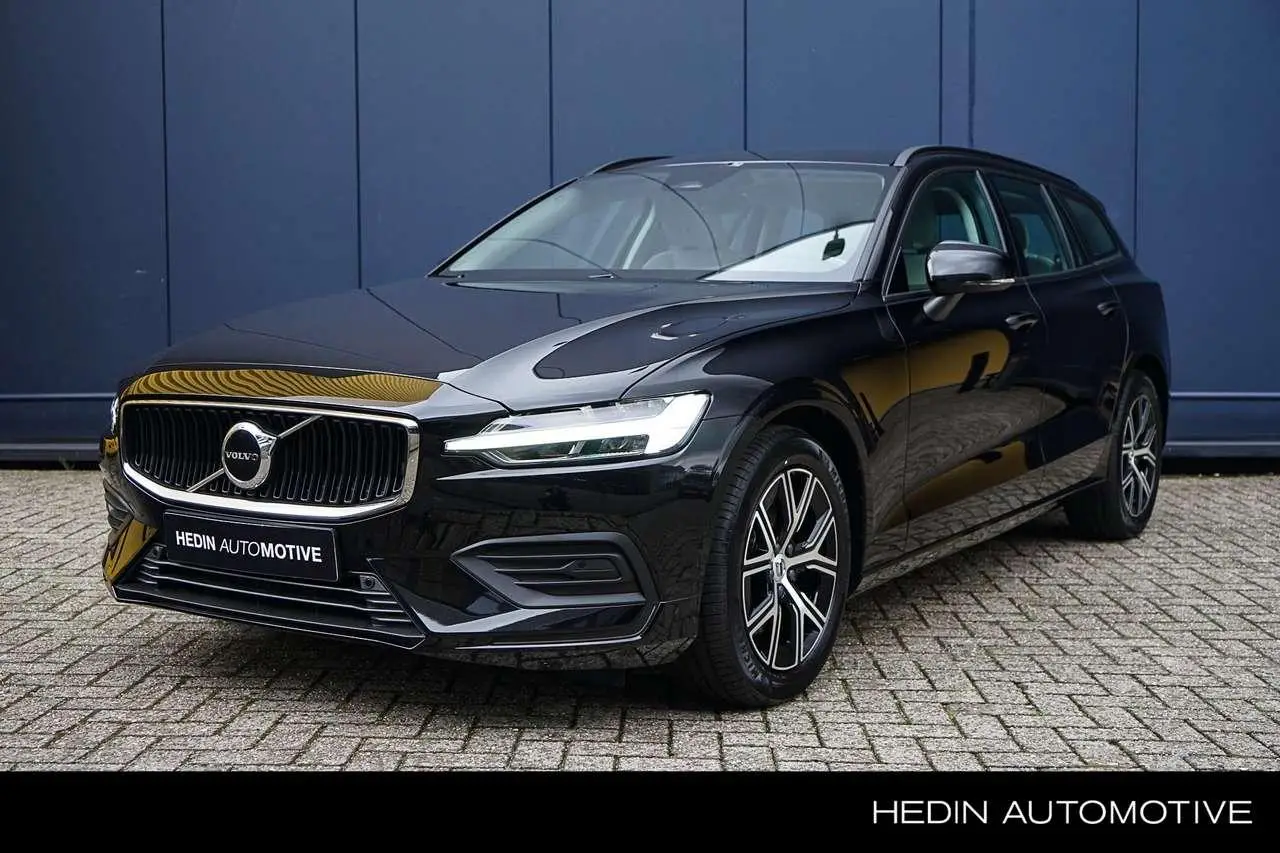 Photo 1 : Volvo V60 2024 Petrol