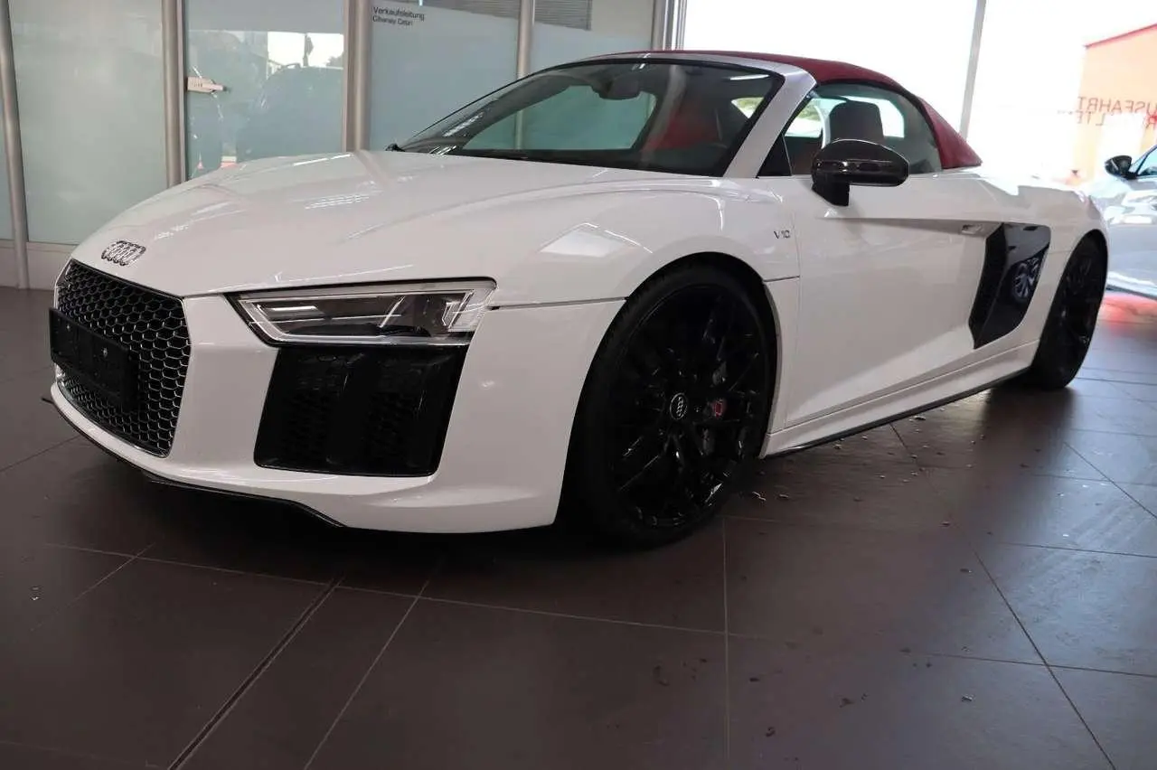 Photo 1 : Audi R8 2017 Petrol