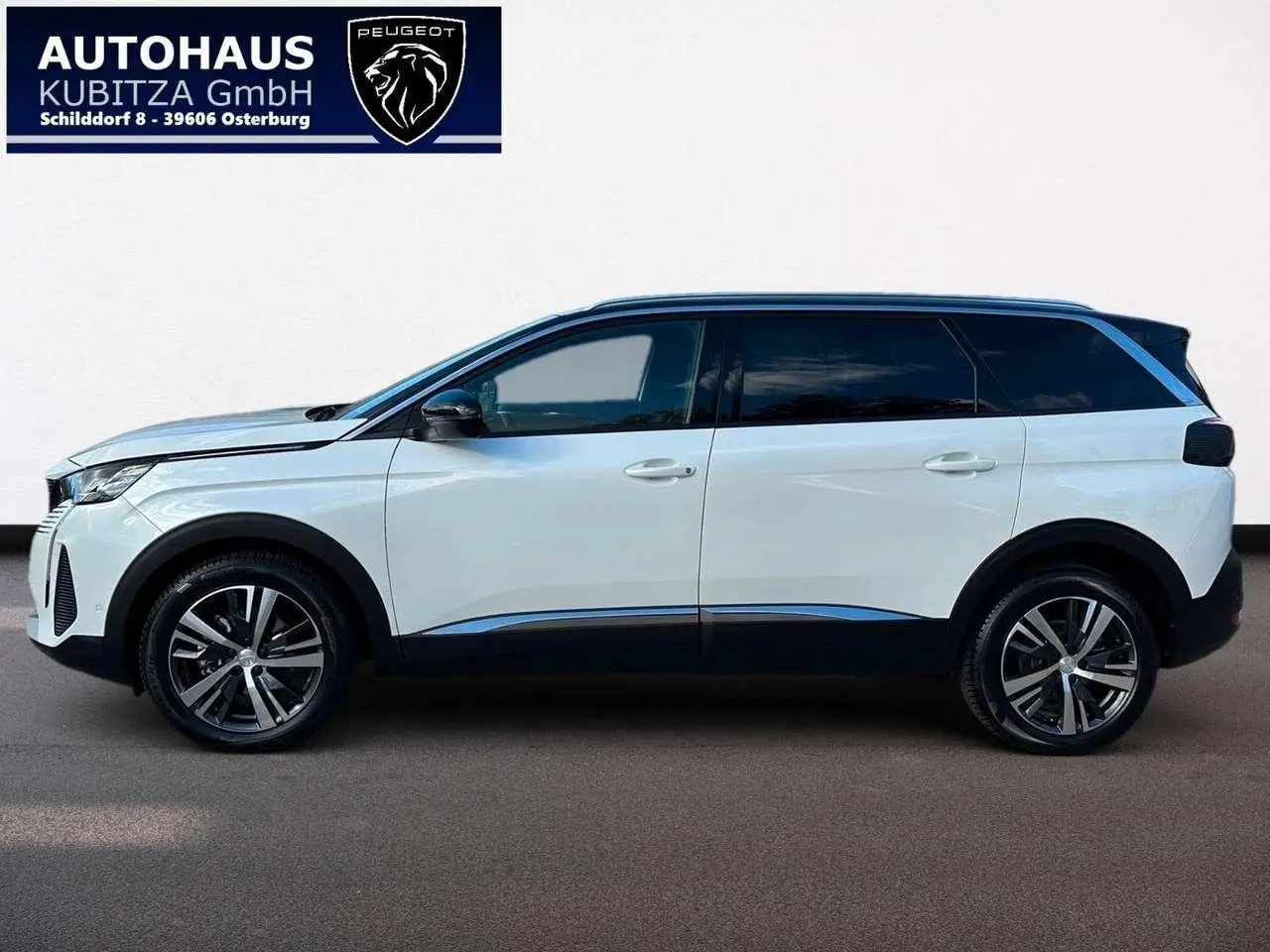 Photo 1 : Peugeot 5008 2024 Essence