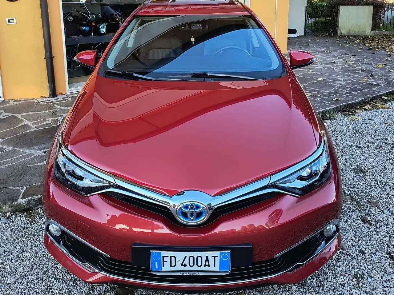 Photo 1 : Toyota Auris 2016 Hybrid