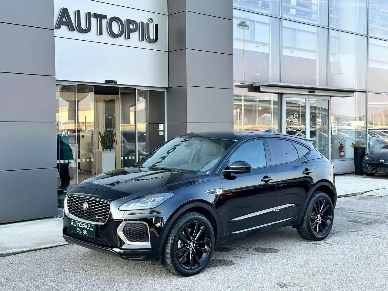 Photo 1 : Jaguar E-pace 2023 Hybrid