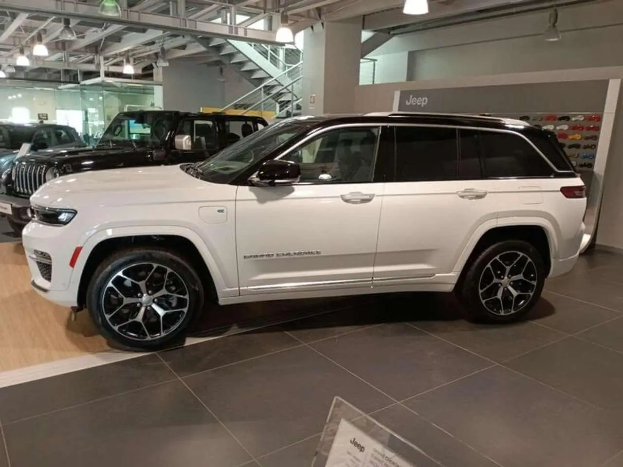 Photo 1 : Jeep Grand Cherokee 2024 Hybride