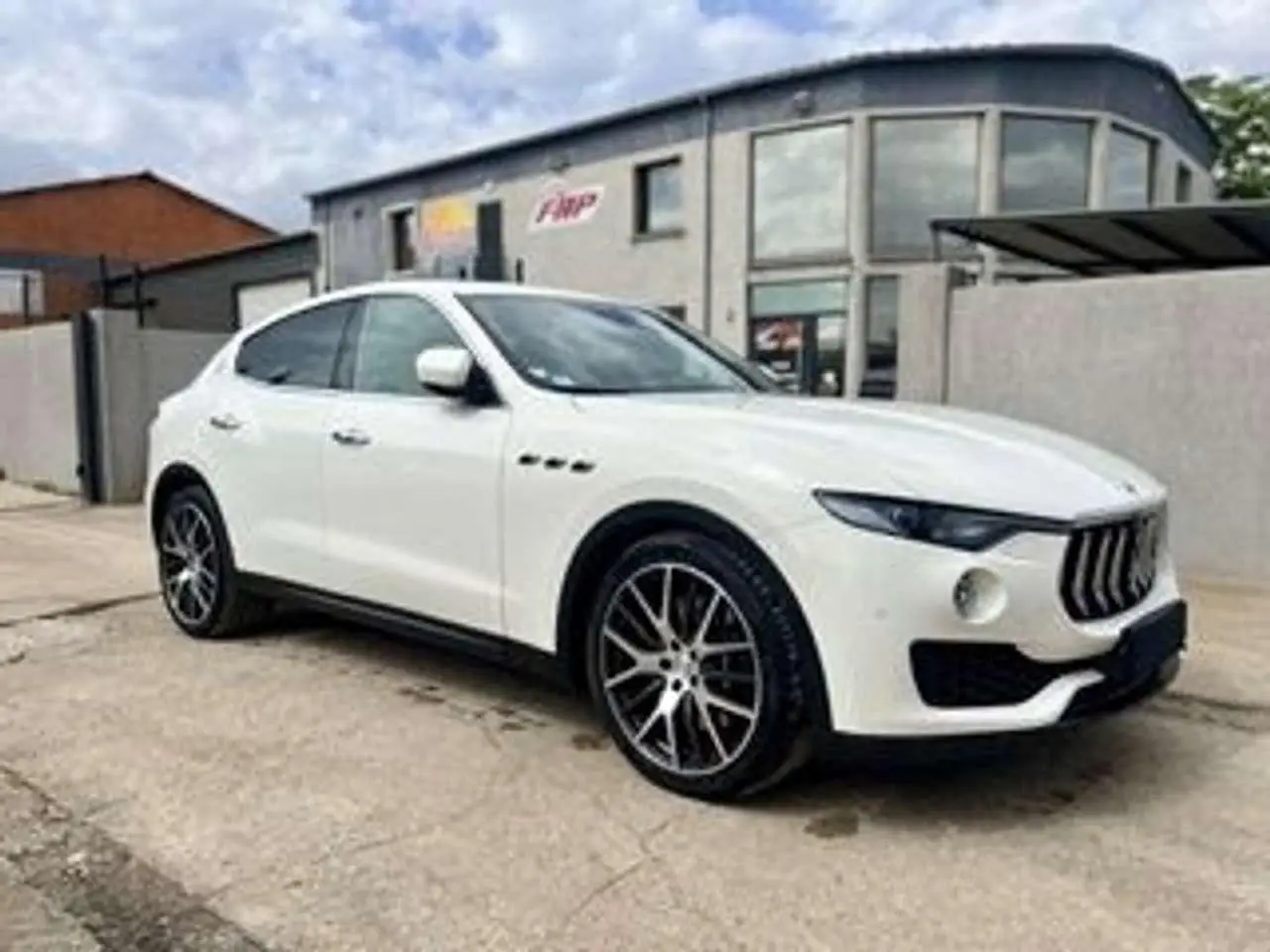 Photo 1 : Maserati Levante 2018 Essence