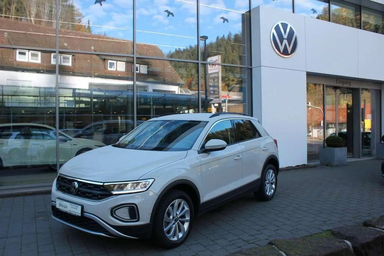 Photo 1 : Volkswagen T-roc 2023 Essence