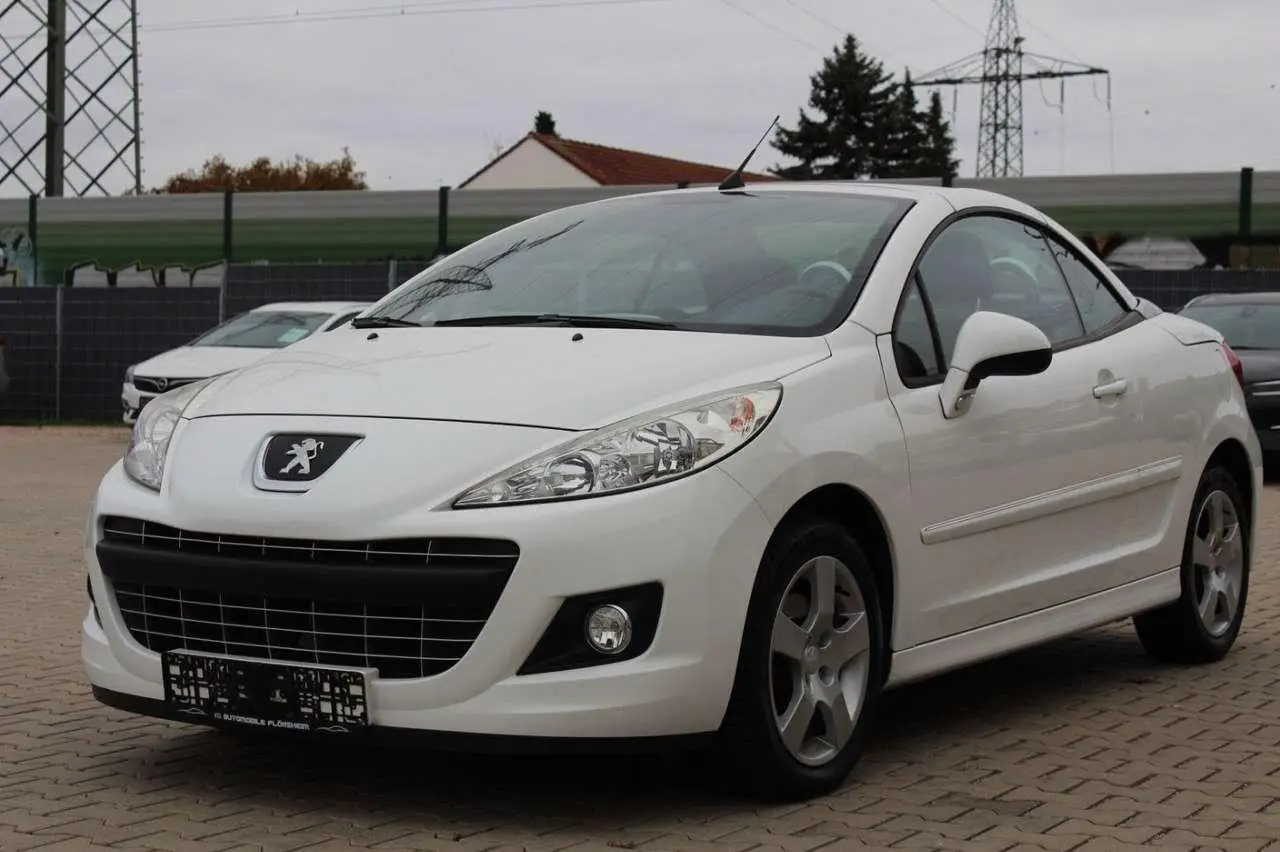 Photo 1 : Peugeot 207 2015 Petrol