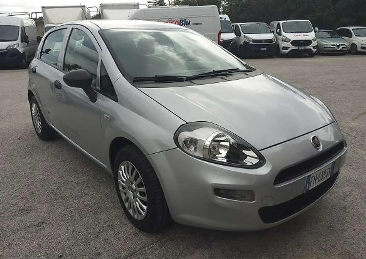 Photo 1 : Fiat Punto 2018 Petrol