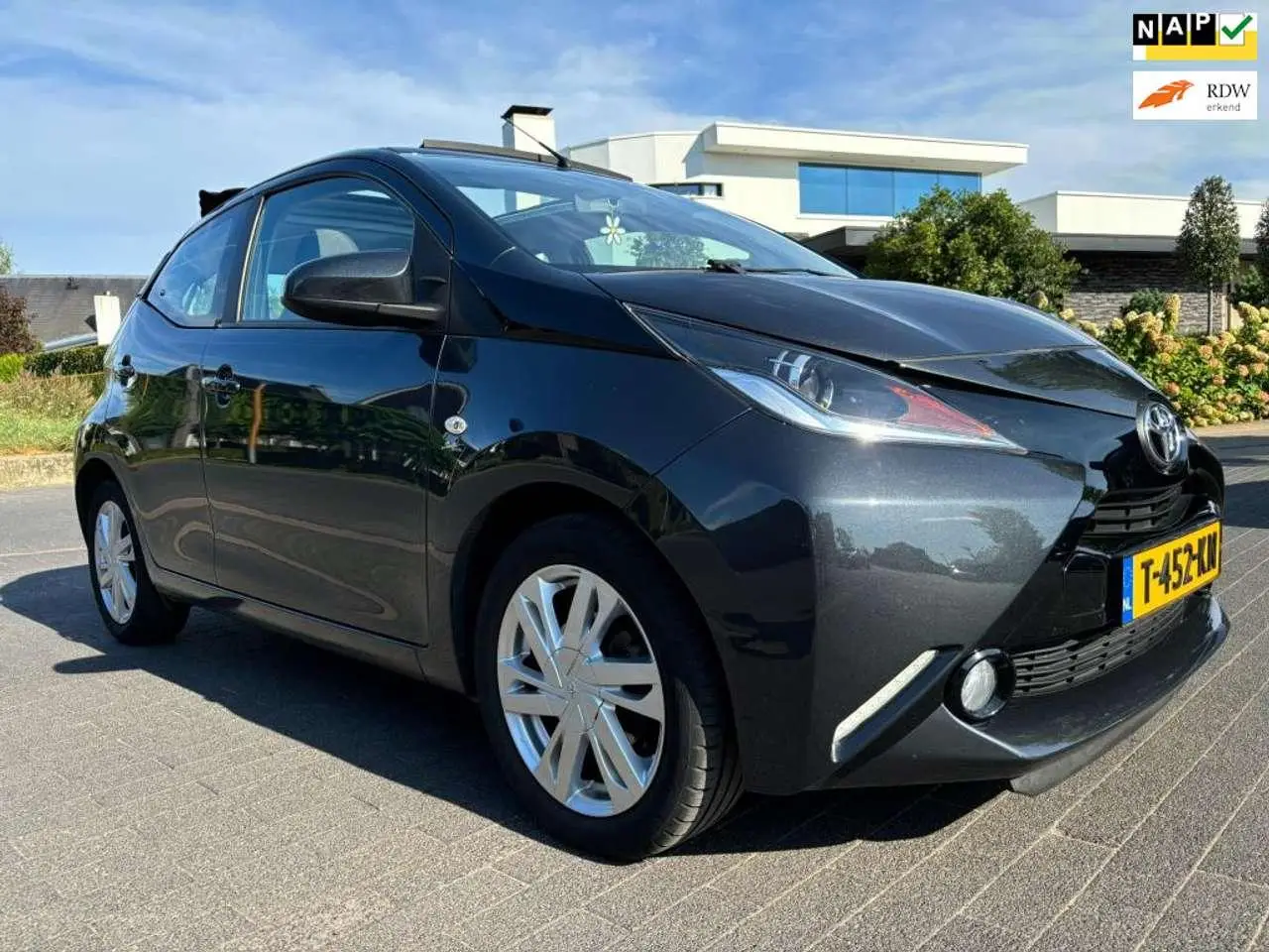 Photo 1 : Toyota Aygo 2015 Petrol