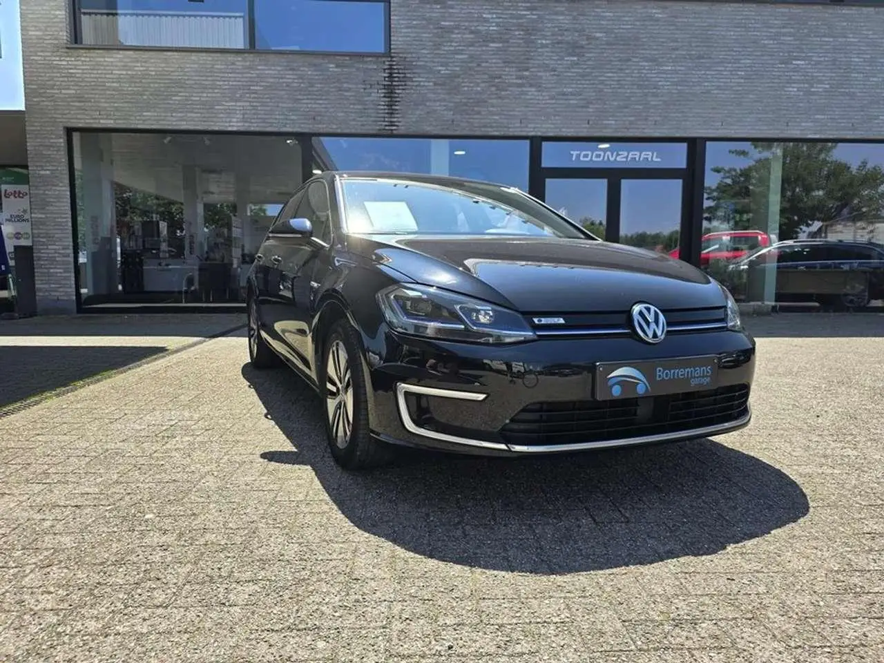 Photo 1 : Volkswagen Golf 2018 Électrique