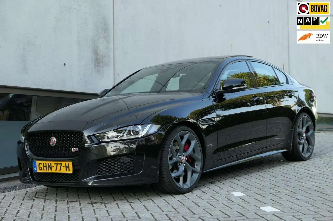 Photo 1 : Jaguar Xe 2015 Essence