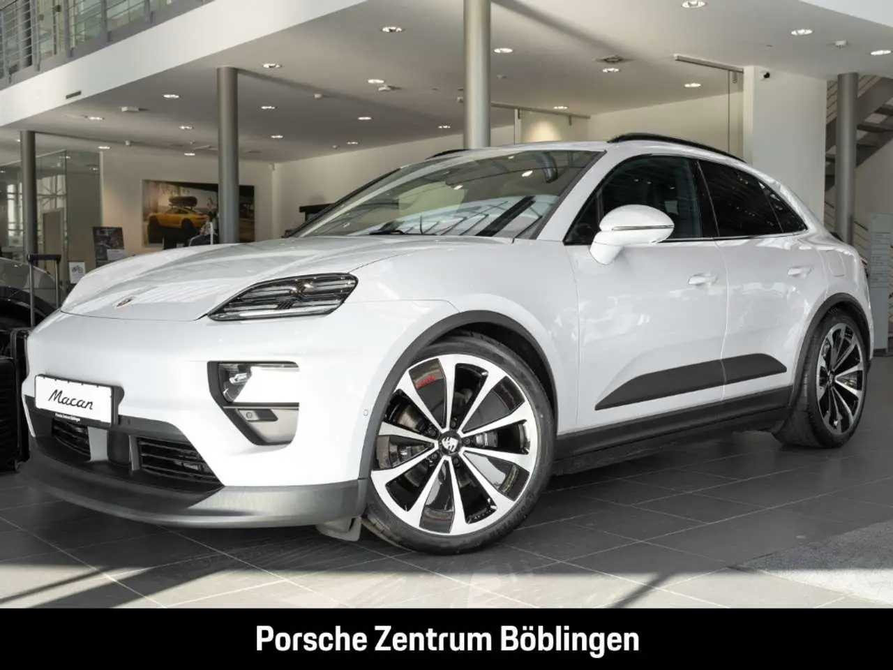 Photo 1 : Porsche Macan 2024 Electric