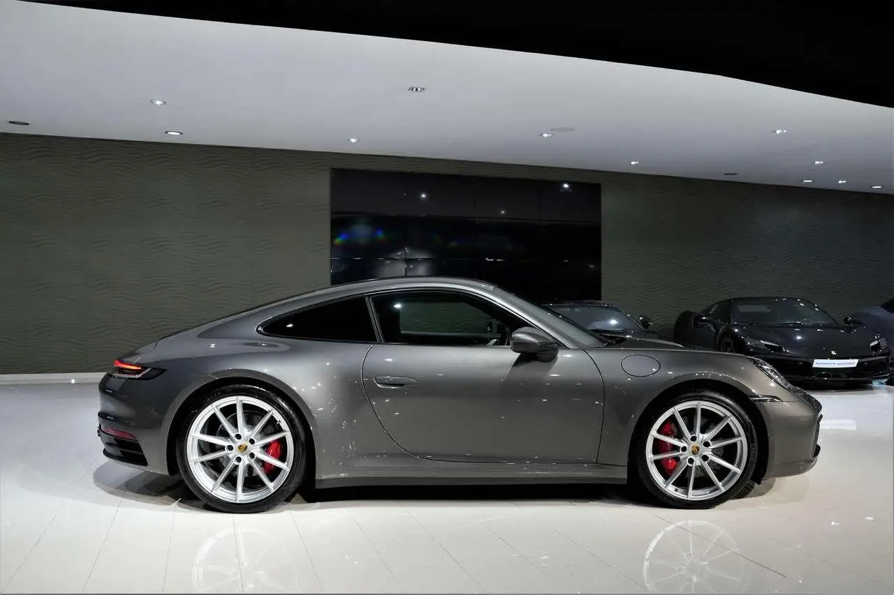 Photo 1 : Porsche 992 2020 Essence