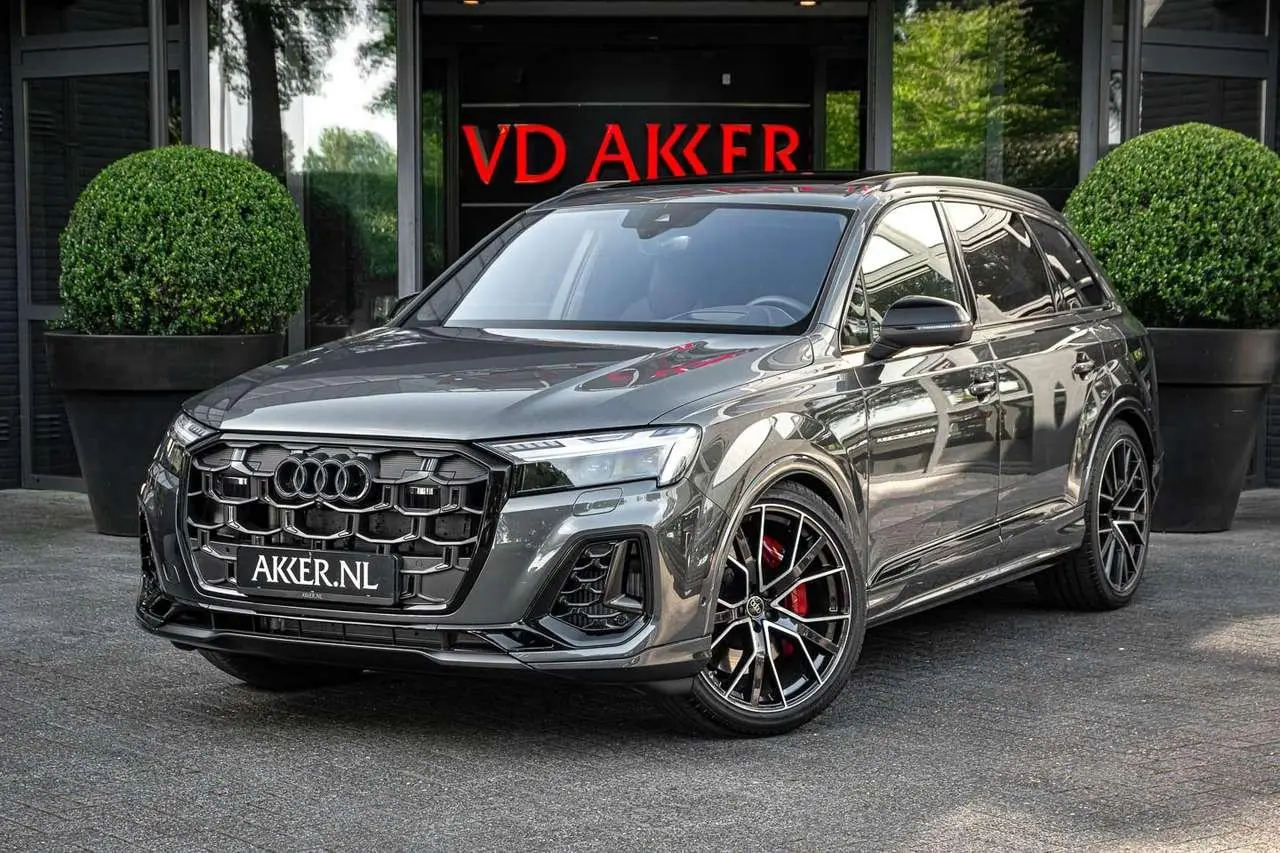 Photo 1 : Audi Q7 2024 Hybride