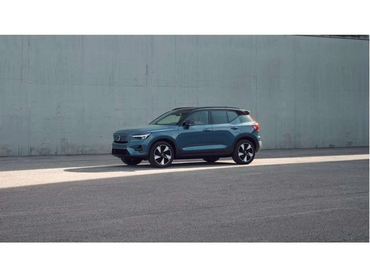 Photo 1 : Volvo Xc40 2024 Électrique