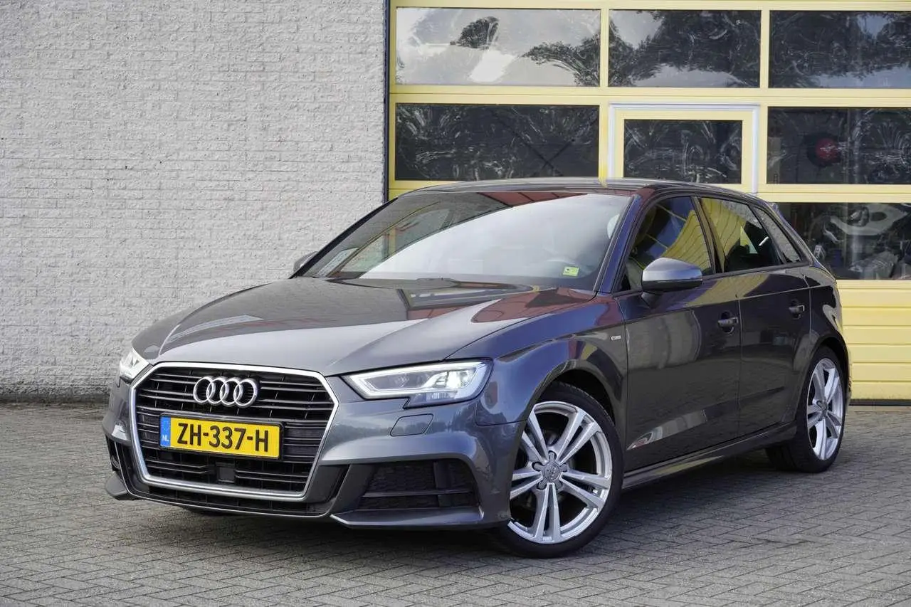 Photo 1 : Audi A3 2019 Petrol