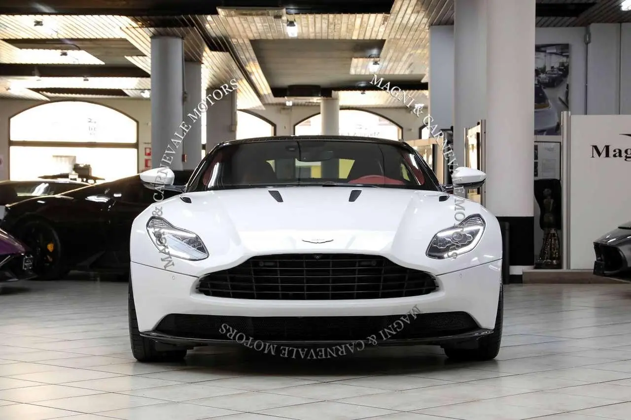 Photo 1 : Aston Martin Db11 2017 Essence