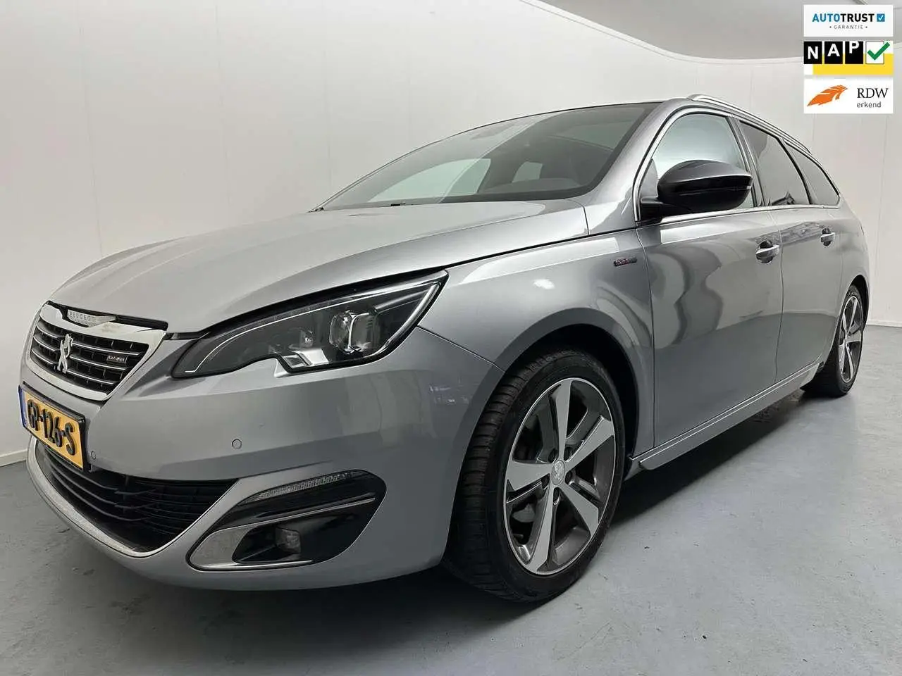 Photo 1 : Peugeot 308 2015 Petrol