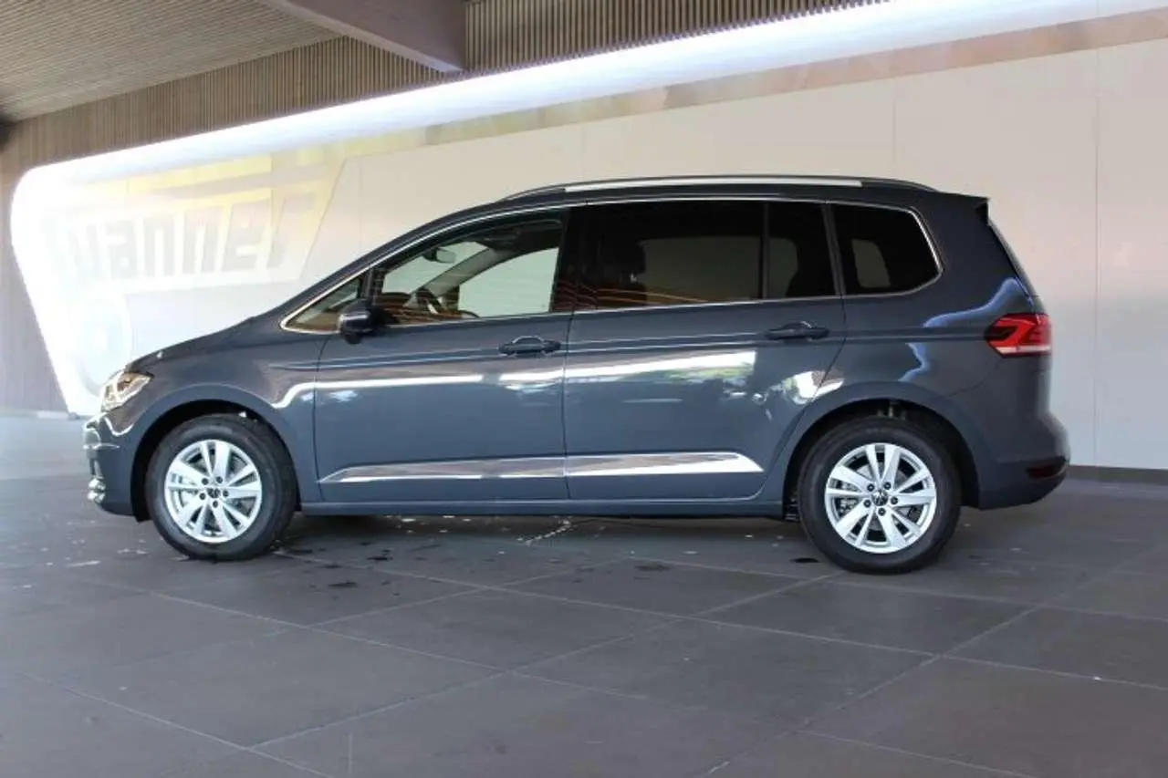 Photo 1 : Volkswagen Touran 2024 Essence