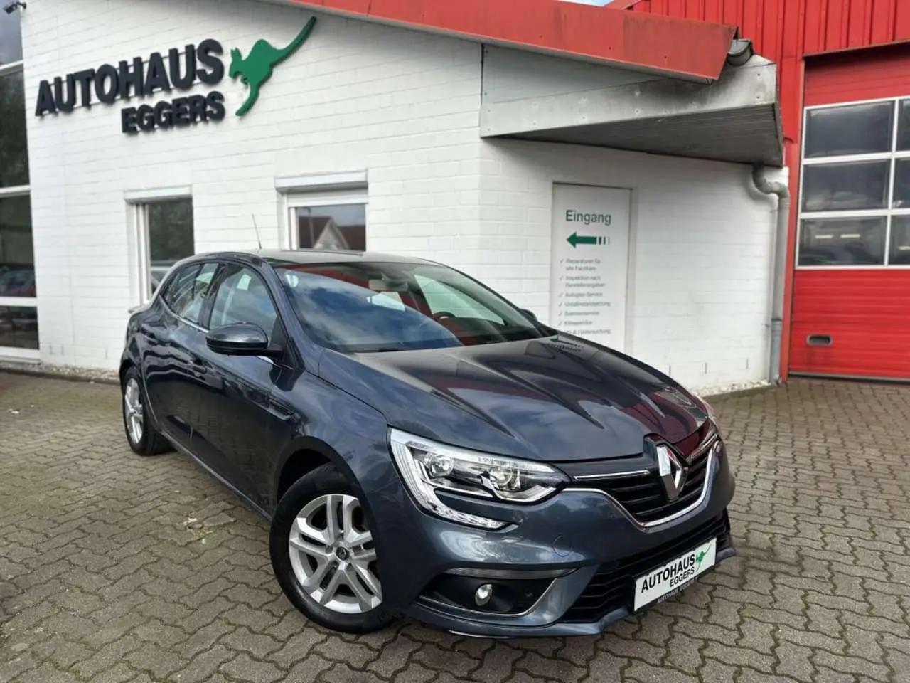 Photo 1 : Renault Megane 2017 Essence