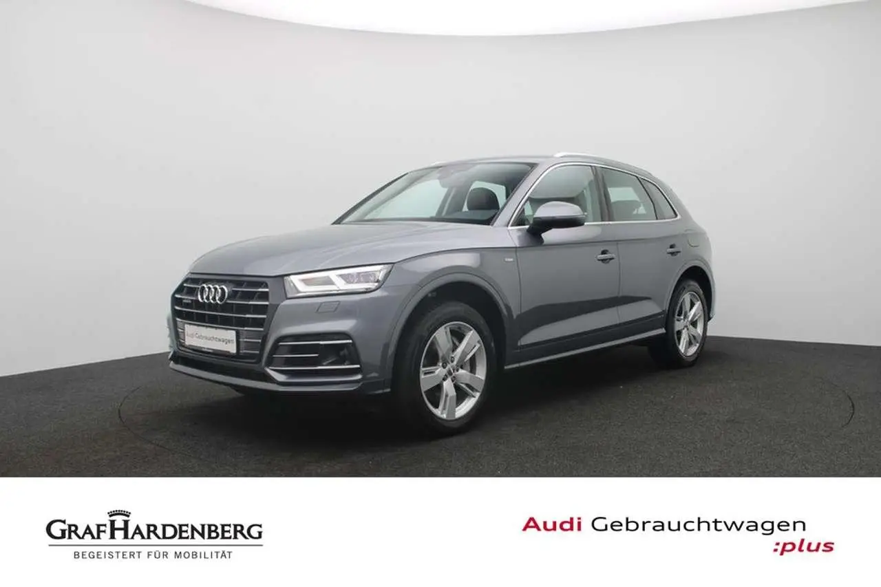 Photo 1 : Audi Q5 2020 Hybrid