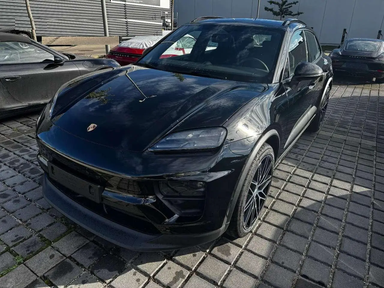 Photo 1 : Porsche Macan 2024 Electric