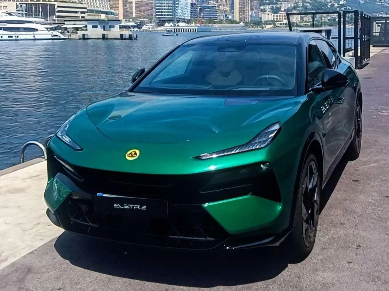 Photo 1 : Lotus Eletre 2023 Electric