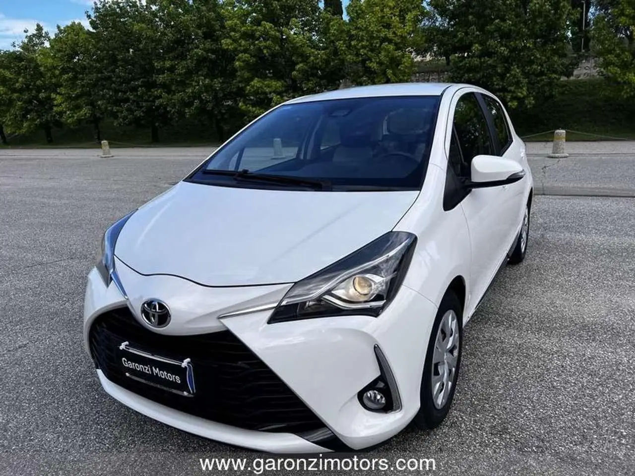 Photo 1 : Toyota Yaris 2017 Petrol