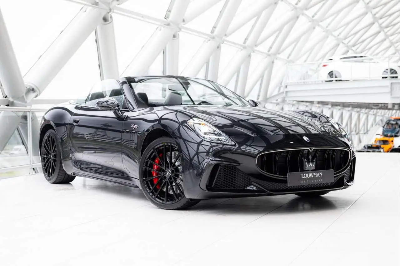 Photo 1 : Maserati Grancabrio 2024 Essence