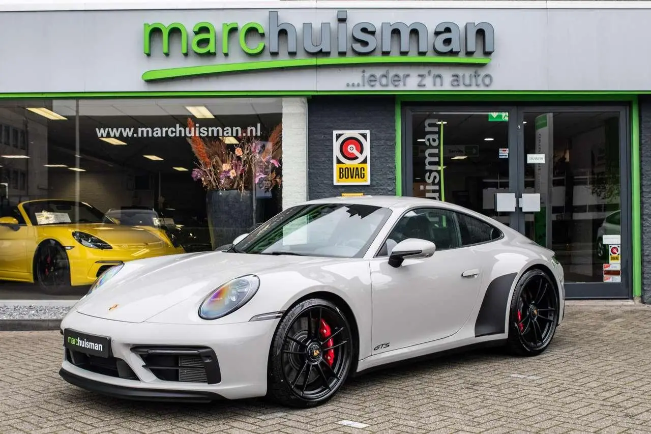 Photo 1 : Porsche 992 2021 Petrol