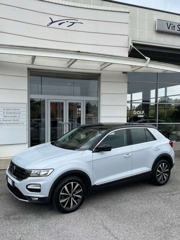 Photo 1 : Volkswagen T-roc 2021 Essence