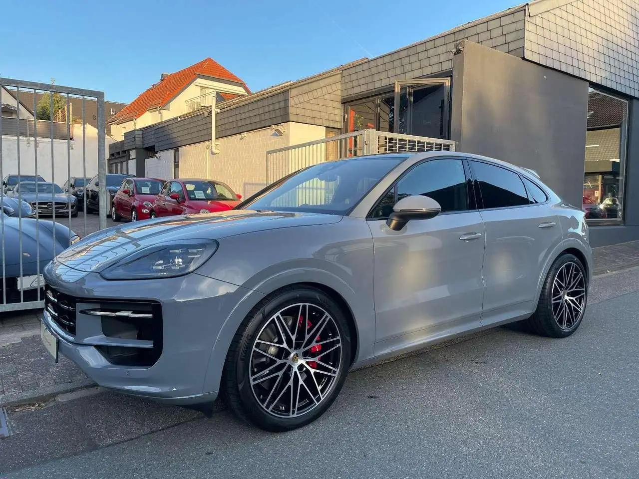 Photo 1 : Porsche Cayenne 2023 Essence