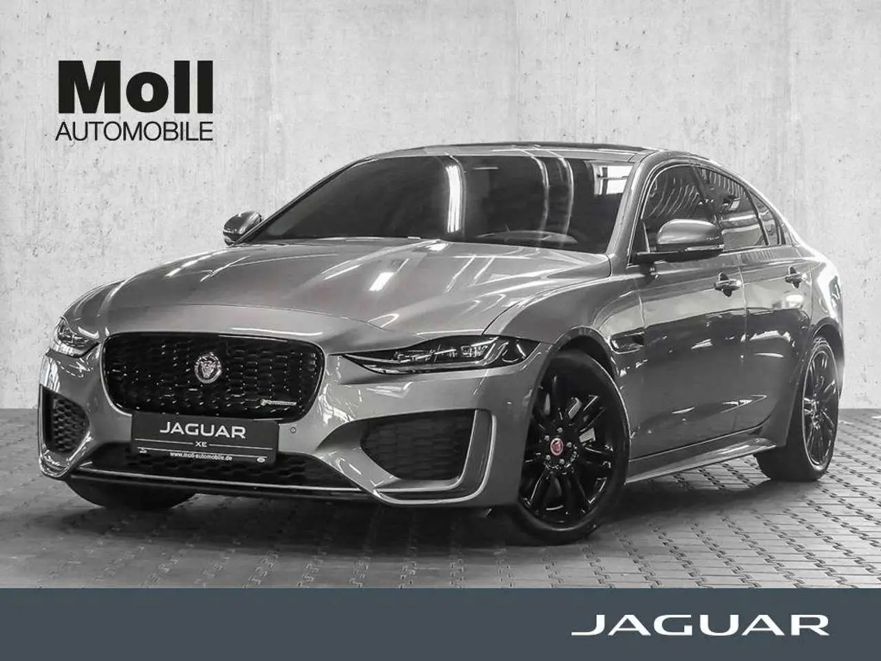 Photo 1 : Jaguar Xe 2022 Essence