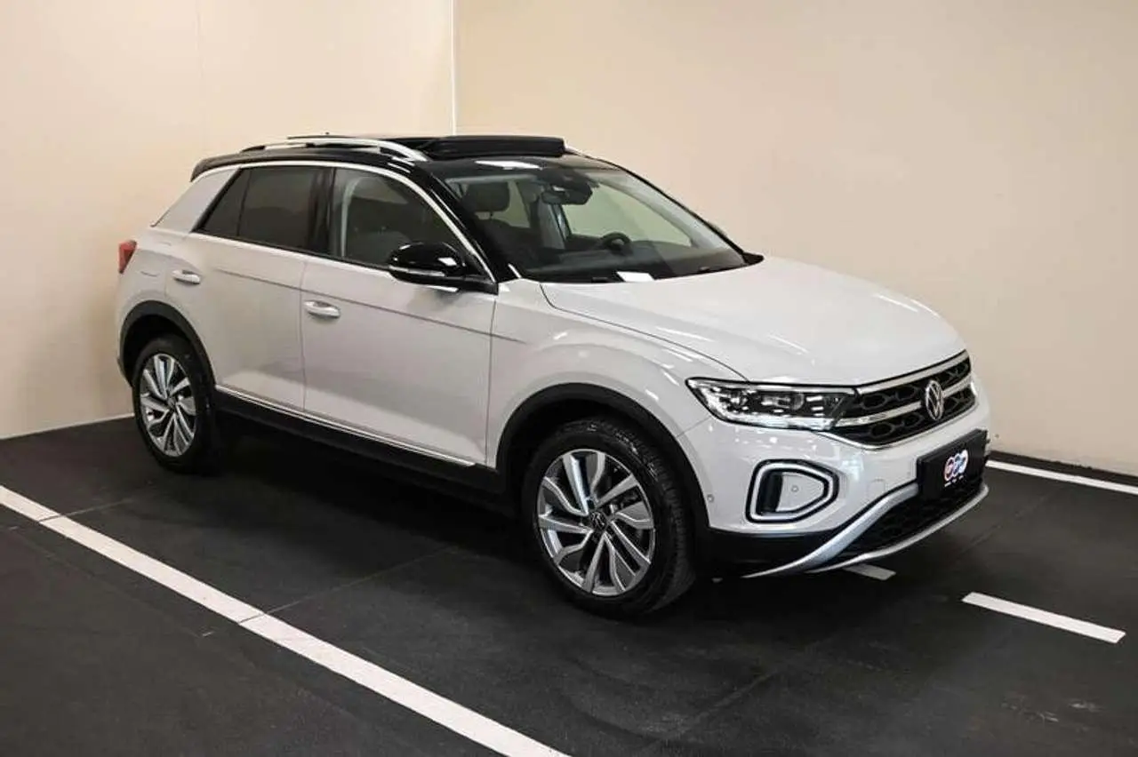 Photo 1 : Volkswagen T-roc 2023 Essence