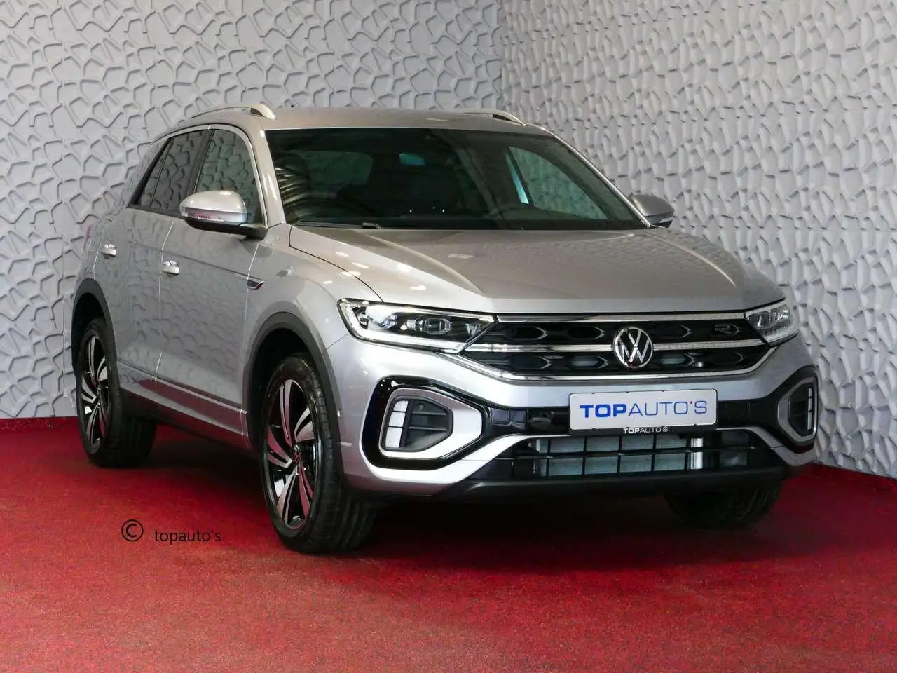 Photo 1 : Volkswagen T-roc 2024 Essence