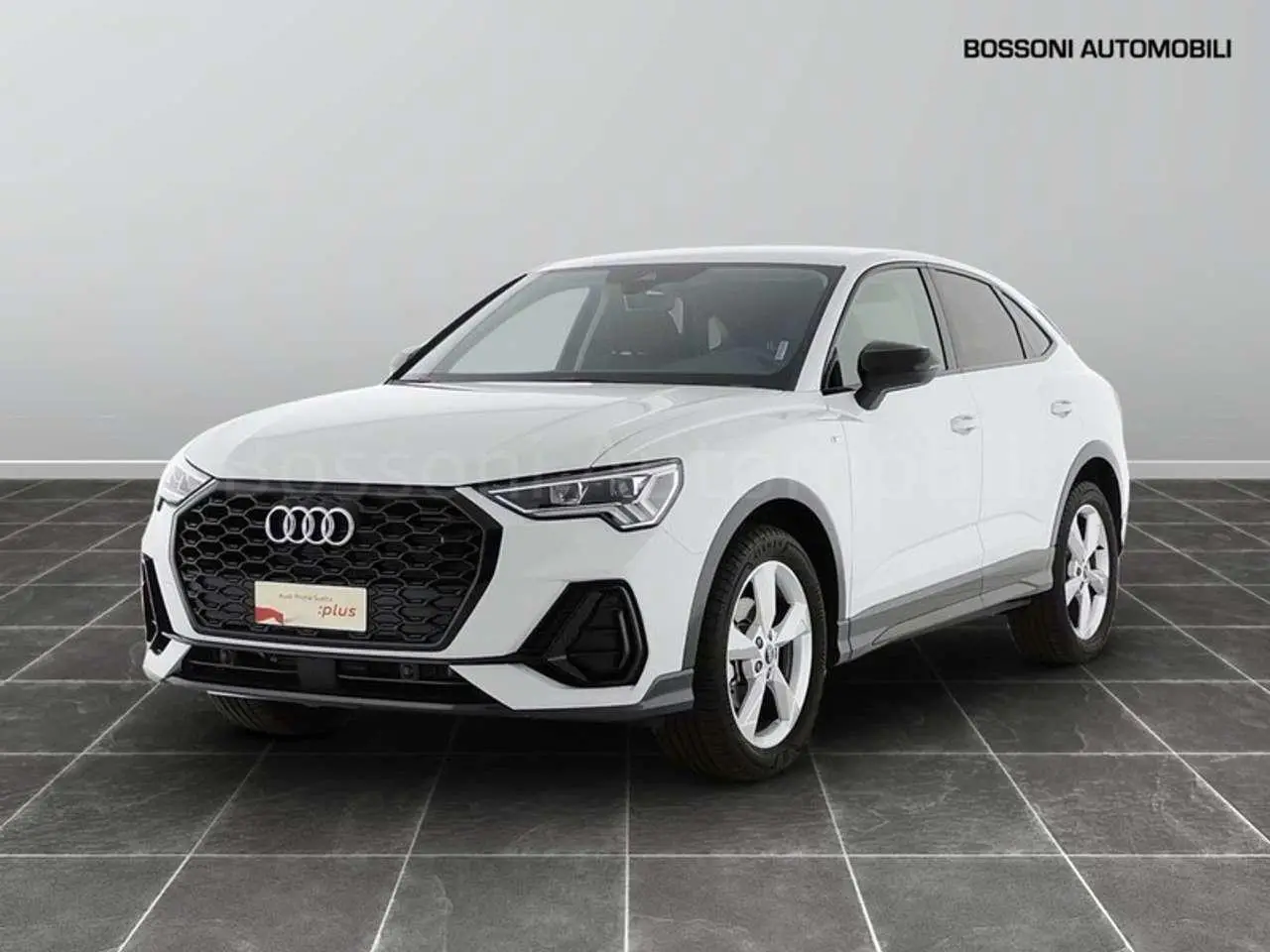 Photo 1 : Audi Q3 2024 Petrol