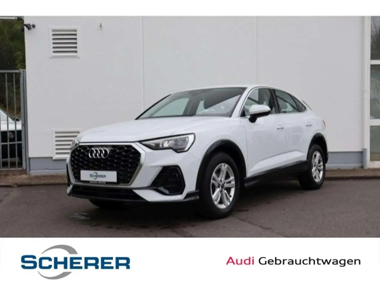 Photo 1 : Audi Q3 2022 Petrol