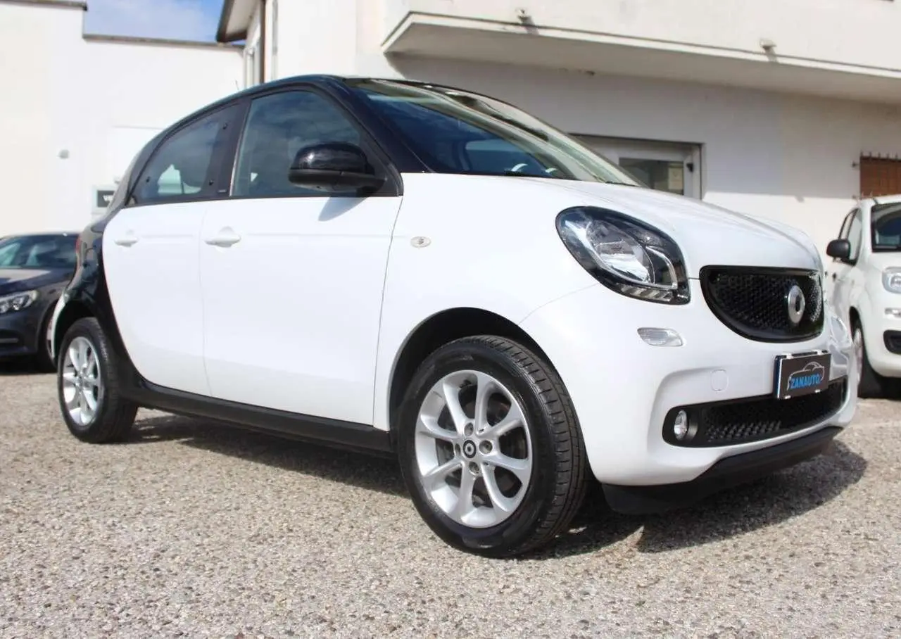 Photo 1 : Smart Forfour 2016 Petrol