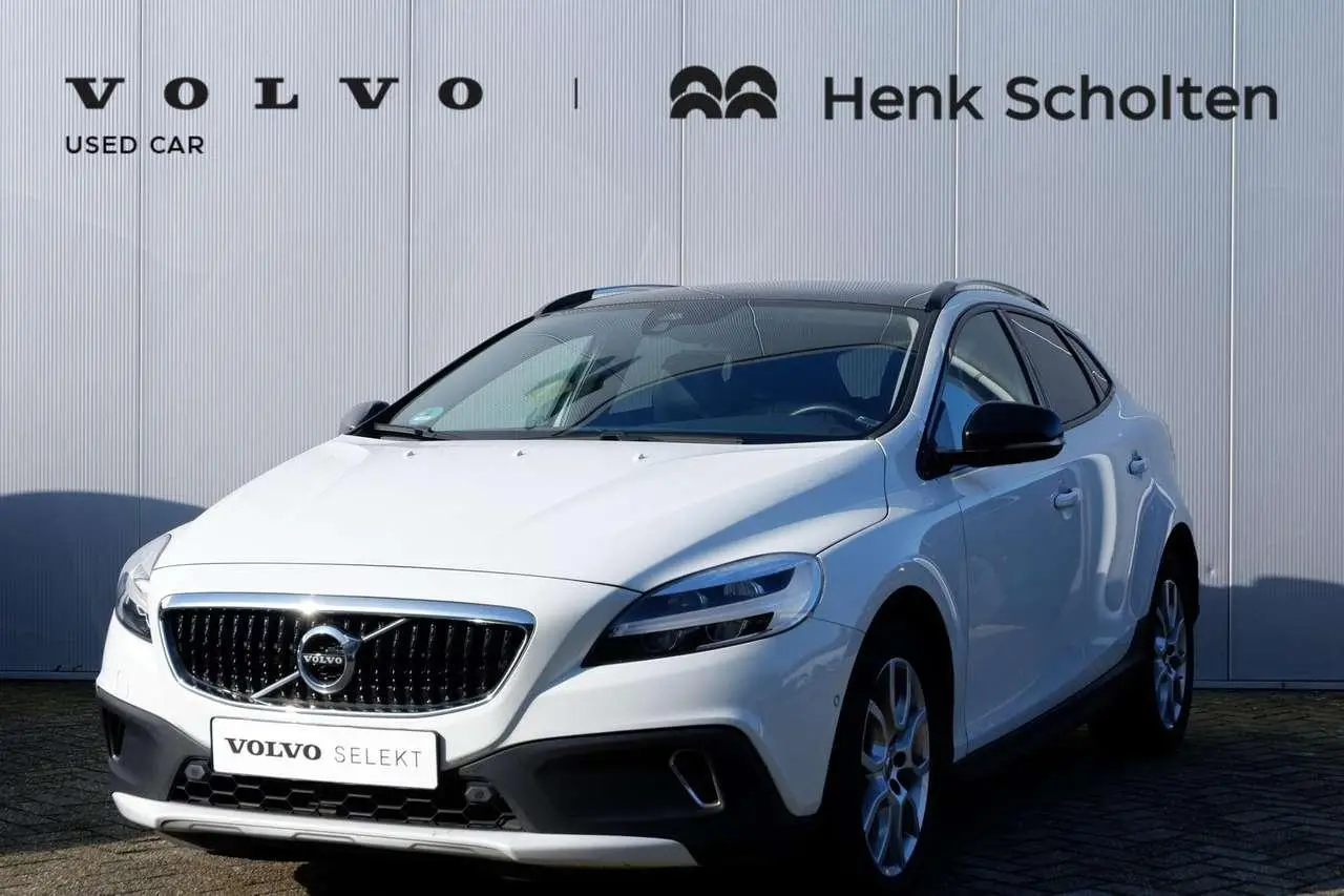 Photo 1 : Volvo V40 2019 Essence