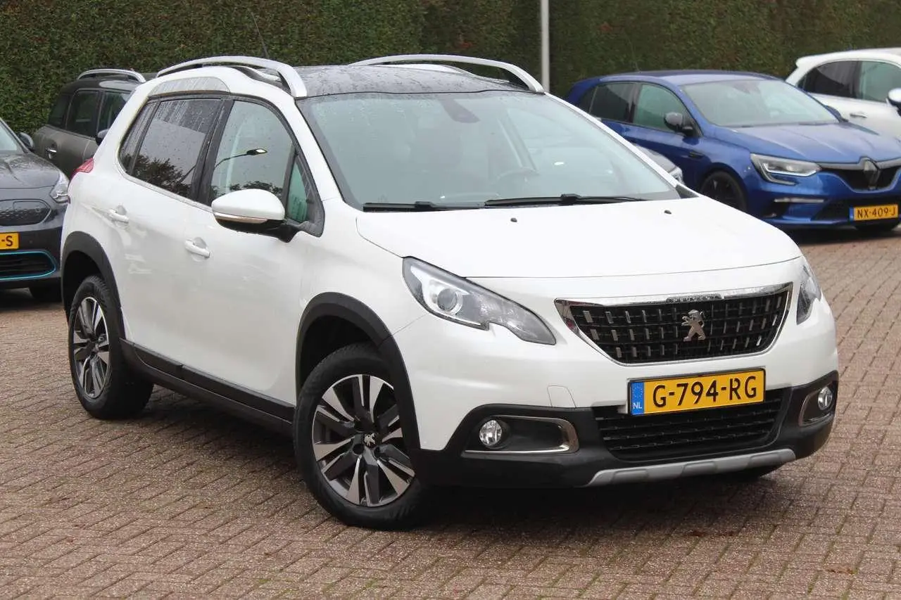 Photo 1 : Peugeot 2008 2019 Petrol