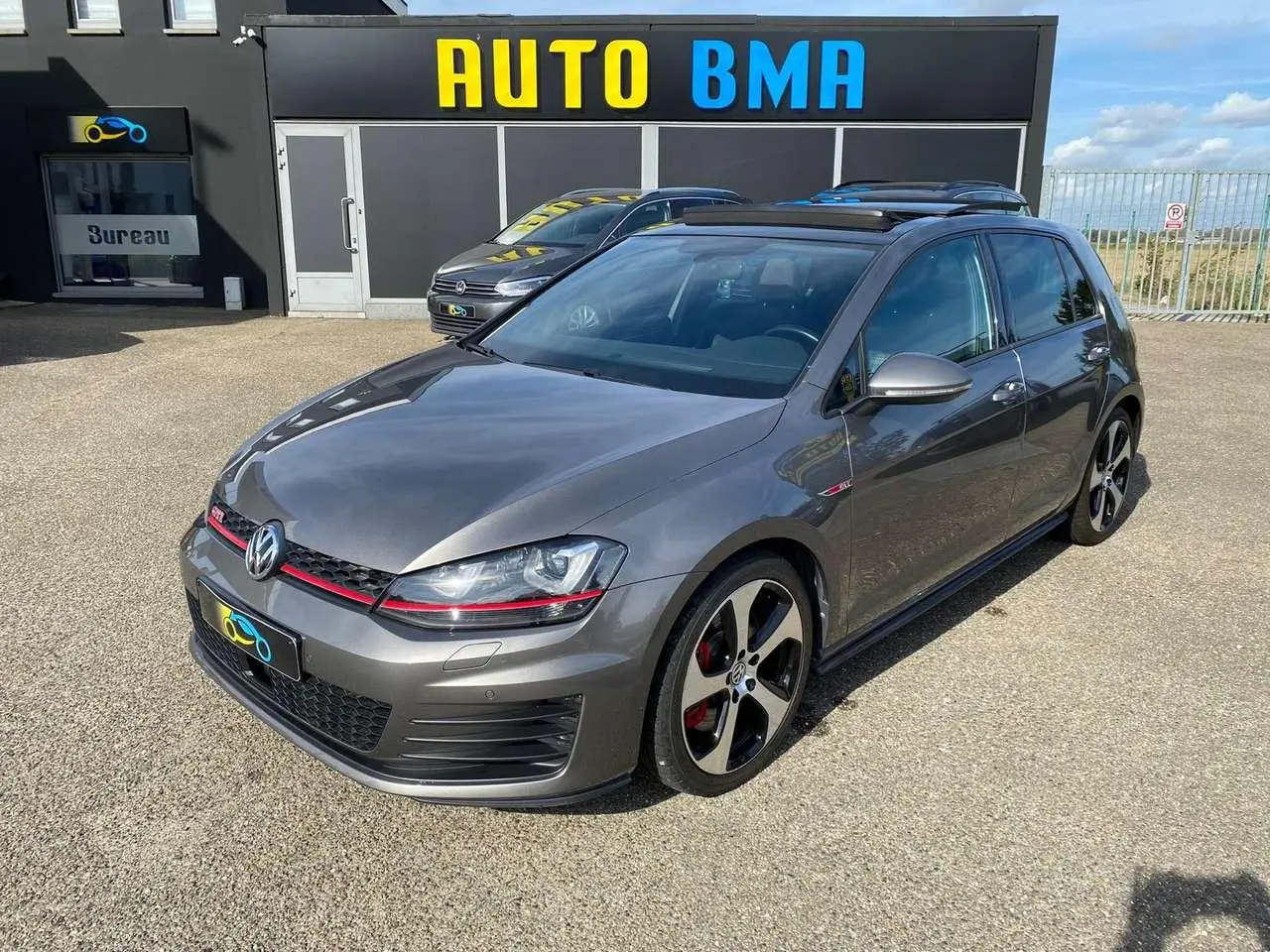 Photo 1 : Volkswagen Golf 2016 Petrol