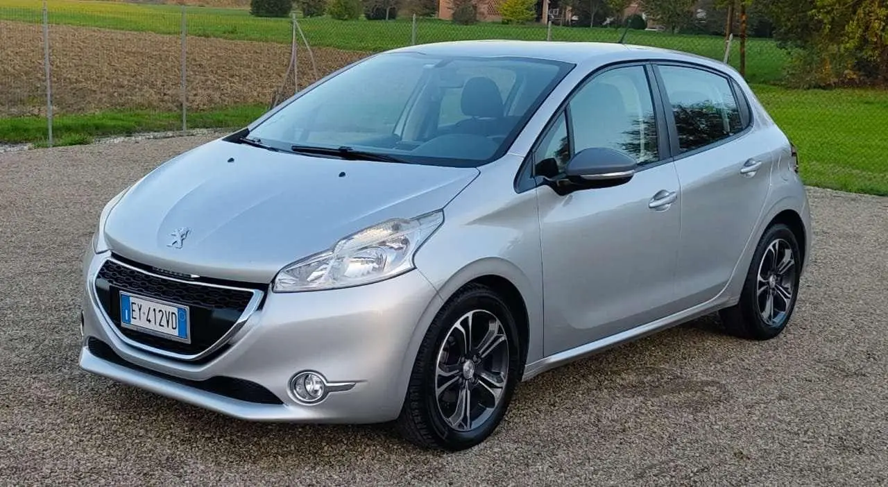 Photo 1 : Peugeot 208 2015 GPL