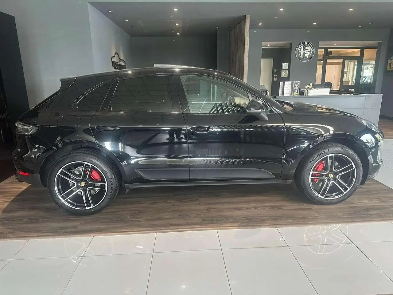 Photo 1 : Porsche Macan 2020 Petrol