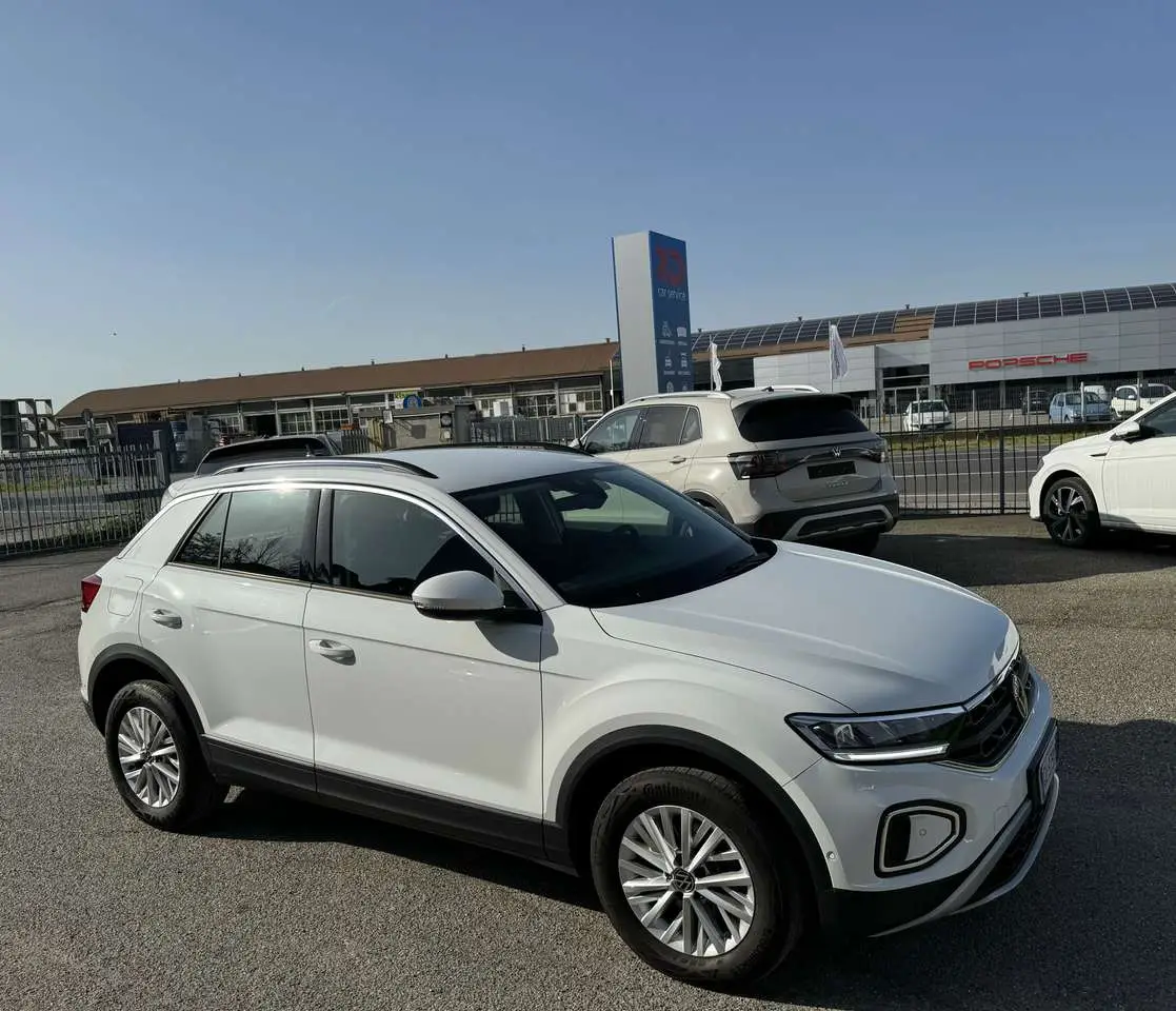 Photo 1 : Volkswagen T-roc 2023 Petrol