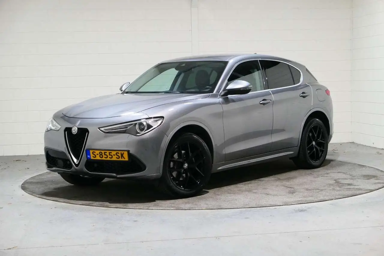 Photo 1 : Alfa Romeo Stelvio 2017 Essence