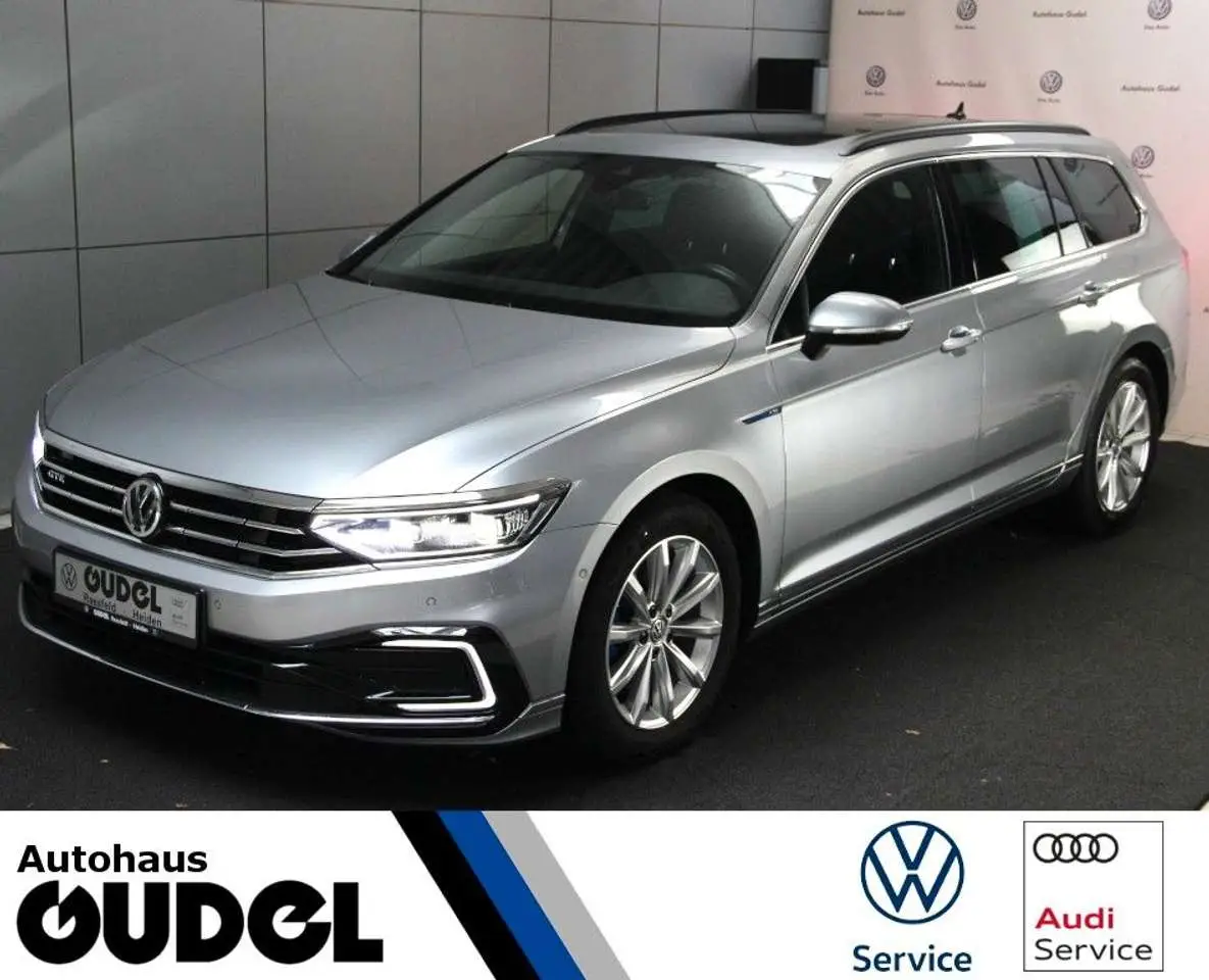 Photo 1 : Volkswagen Passat 2020 Hybrid